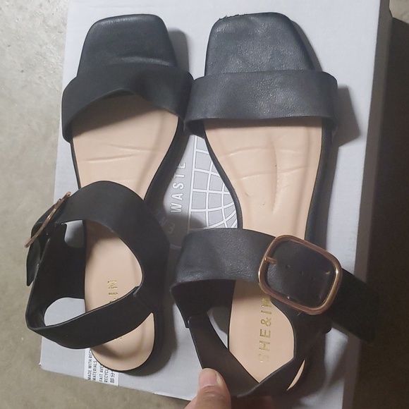 Cute sandals - Picture 2 of 8